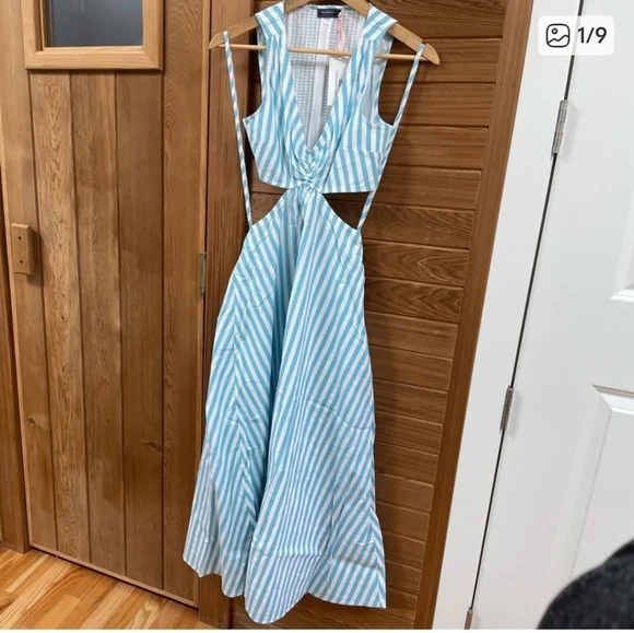 NWT Vineyard Vines Cutout Maxi Dress Color: Kitt Stripe-MistBlue - Picture 4 of 4